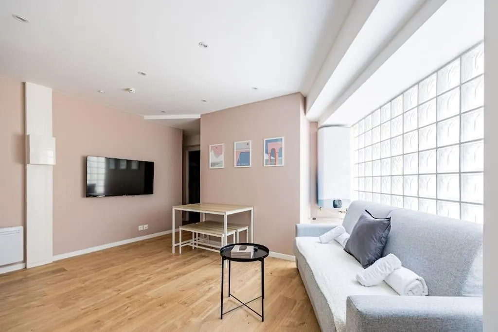 Charme Parisien 6 Personnes, 2 Chambres, 19eme דירה פריז
