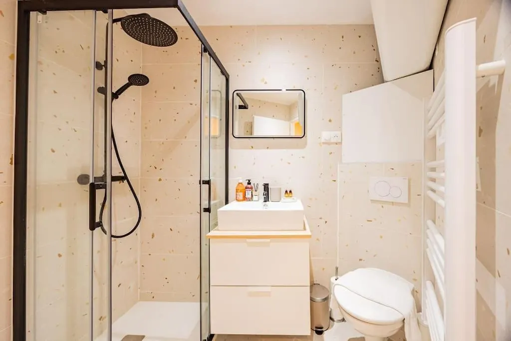 Lägenhet Charme Parisien 6 Personnes, 2 Chambres, 19eme *