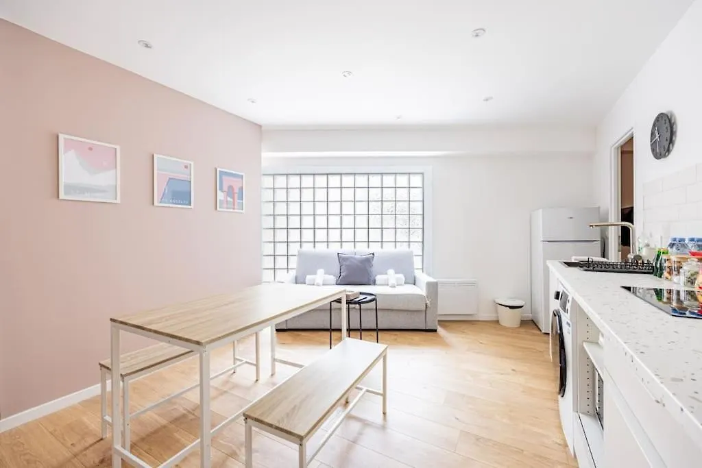 Lägenhet Charme Parisien 6 Personnes, 2 Chambres, 19eme Paris