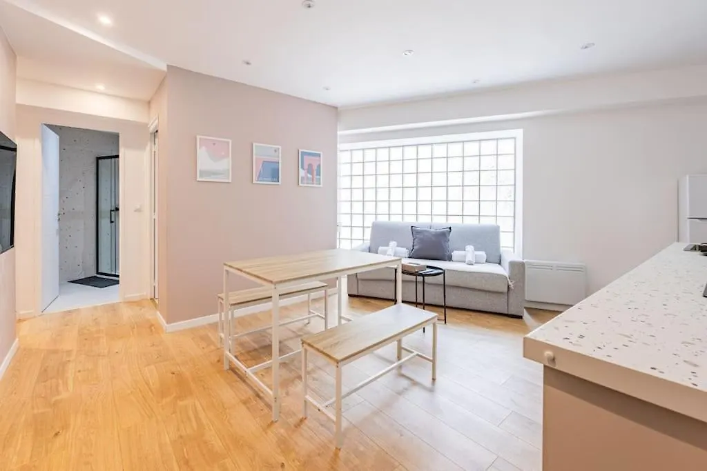 דירה Charme Parisien 6 Personnes, 2 Chambres, 19eme פריז